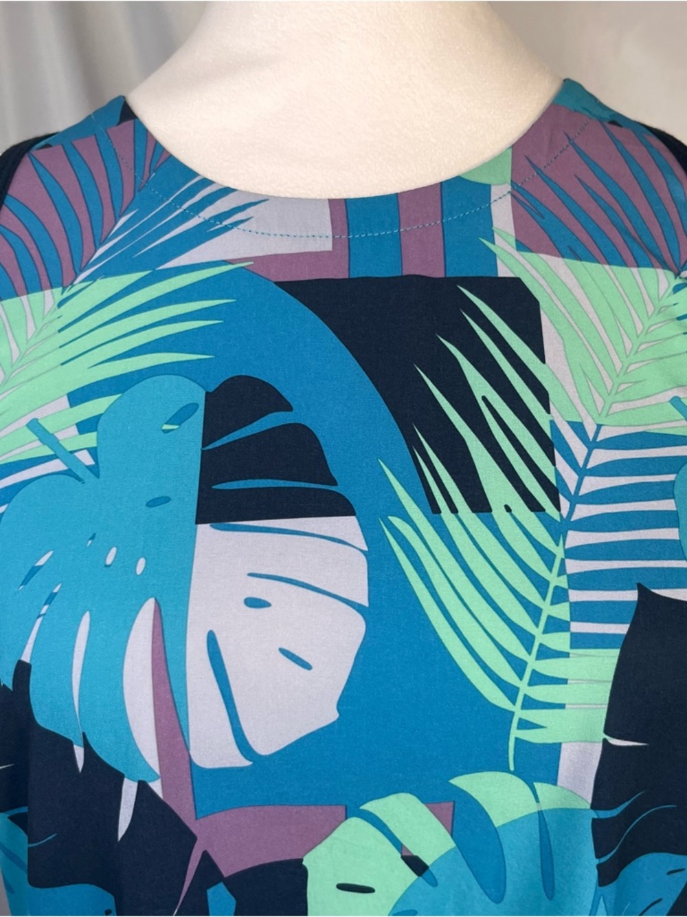 Smartwool Women's Merino Sport Tank Dress Tropical Pattern Green/Blue Size Med - Picture 4 of 10